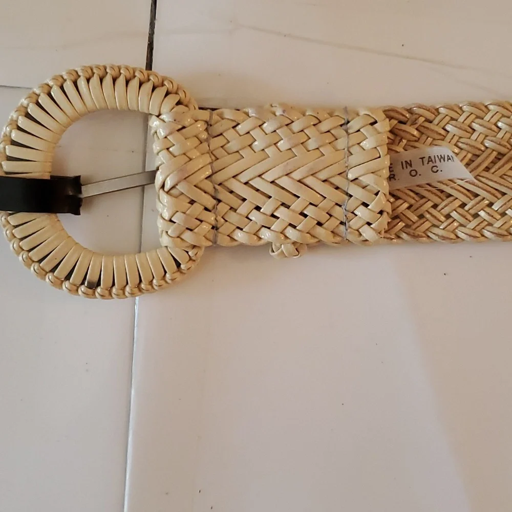 New without tags biege braided leathee belt size S/M